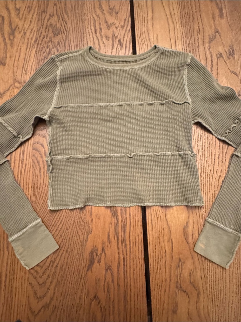 Urban Outfitters GREEN‎ Thermal Seamed Long Sleeve Crop Top XS Distressed